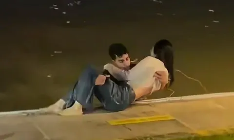Thấy người gặp nạn giữa hồ, nam sinh có hành động khiến nhiều người nể phục