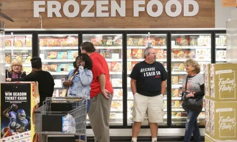 Lương không tăng nhưng giá cả leo thang, nhiều gia đình Mỹ buộc phải cắt giảm từng khoản chi nhỏ