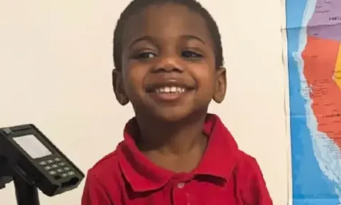 Chỉ rời phòng ít phút, người cha bàng hoàng khi phát hiện con trai 3 tuổi tử vong sau khi rơi từ cửa sổ chung cư