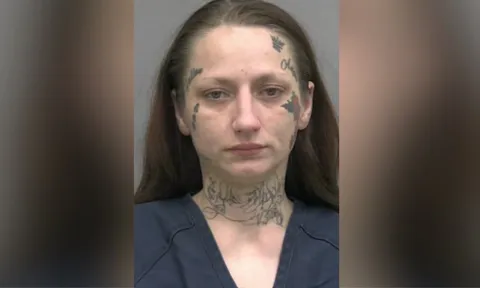 Pha sữa cho con bằng nước rửa kim tiêm ma túy, người mẹ bị bắt