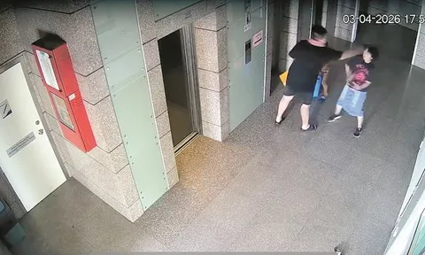 Bảo vệ cháu trai tự kỷ, cụ bà 79 tuổi bị hành hung ngay trong khu chung cư khiến ai cũng phẫn nộ