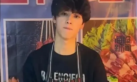 Hot boy bán bánh “đổi đời” sau một đêm vì quá giống Cha Eun Woo, quầy bánh đông nghịt khách xếp hàng