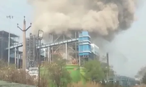 Clip: Khoảnh khắc nổ nồi hơi kinh hoàng ở nhà máy nhiệt điện khiến hàng chục người thương vong ở Ấn Độ