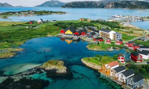 Không cần đồng hồ, ngôi làng này vẫn "vận hành" bình thường suốt 69 ngày "không có buổi đêm"