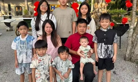 Nuôi 10 con, sống giữa đồn điền cọ dầu và khu nuôi ong, gia đình này đã sắp xếp cuộc sống như thế nào?