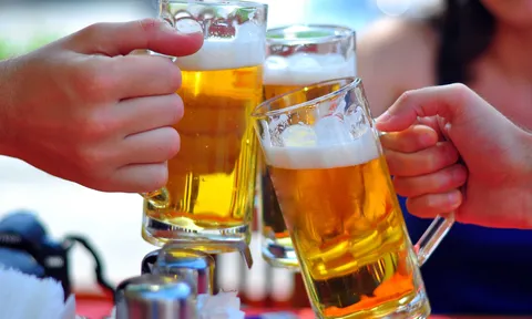 Phạt bao nhiêu tiền đối với hành vi uống rượu bia ngay trước, trong giờ làm việc?