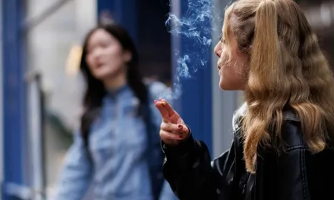 Quốc hội Anh thông qua dự luật cấm bán thuốc lá trọn đời với người sinh từ 1/1/2009