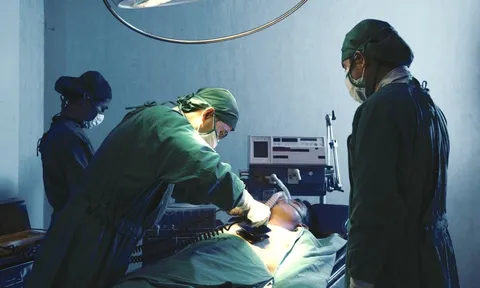 Tim ngừng đập gần 2 ngày, người đàn ông bất ngờ tỉnh lại khiến nhiều người không thể tin nổi