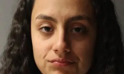 Đỗ xe nhầm chỗ, tài xế phải trả giá bằng mạng sống sau mệnh lệnh lạnh lùng từ nữ thủ lĩnh băng nhóm