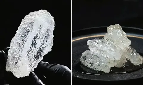 Món gà rán trong suốt như thủy tinh gây tranh cãi: Người trầm trồ vì đẹp mắt, người lại ngần ngại không dám thử