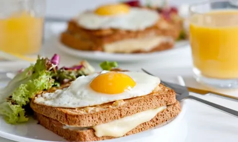 Ăn “lành mạnh” chưa chắc đã tốt, 4 sai lầm quen thuộc này có thể âm thầm làm hại thận mà nhiều người không nhận ra