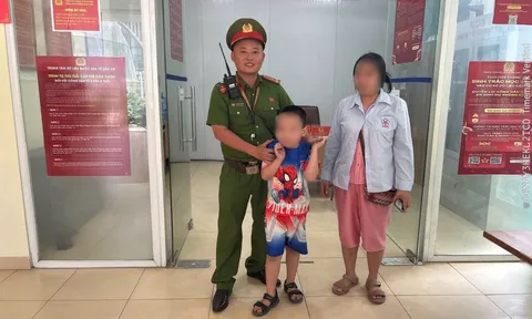 Công an phường Bạch Mai phát hiện, giúp đỡ cháu bé đi lạc về với gia đình trong dịp nghỉ lễ 30/4 – 1/5