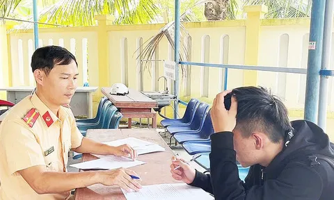 Mẹ bị phạt 9 triệu đồng sau khi "quý tử" 15 tuổi bốc đầu xe máy, quay video đăng mạng xã hội