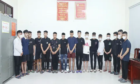 Vác “phóng lợn” hỗn chiến gây náo loạn đường phố, 14 thanh niên bị tạm giữ