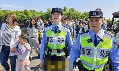 Từng bật khóc vì lạc mẹ giữa biển người, cô bé năm nào nay giúp hàng trăm em nhỏ khiến nhiều người xúc động