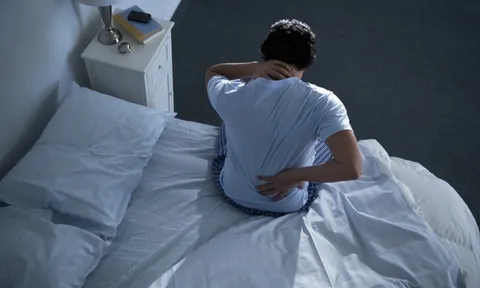 Nhiều người nghĩ chỉ là mất ngủ thông thường, nhưng cơ thể có thể đang âm thầm cảnh báo bệnh gan, thận