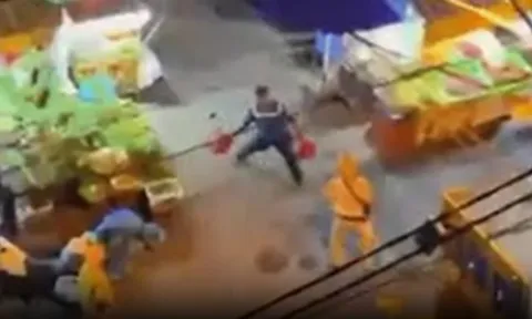 Xử lý người đàn ông cầm ghế lao vào tấn công CSGT để "giải cứu" anh trai vi phạm nồng độ cồn