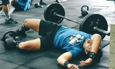 Người đàn ông nặng 175kg vừa tập tạ vài phút đã gục ngã, bác sĩ cảnh báo sai lầm này mà nhiều người giảm cân đang mắc phải