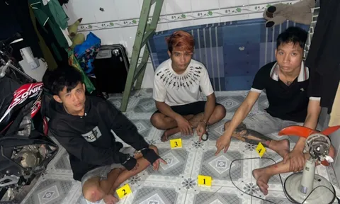 Phát hiện Ngô Văn Toàn và 2 nam thanh niên "làm điều mờ ám" trong phòng trọ, công an thu giữ gì tại hiện trường?