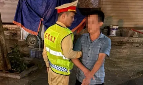 Người đàn ông bỏ chạy khi gặp CSGT, hé lộ "bí mật" bên trong chiếc túi nilon