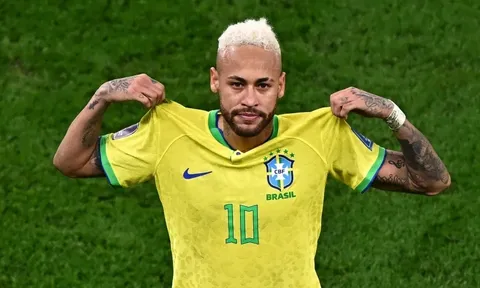 Chưa kịp ăn mừng suất dự World Cup, Neymar đã khiến tuyển Brazil thấp thỏm vì chấn thương mới