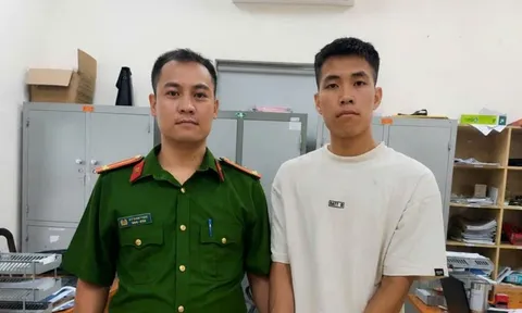 Từ một tin nhắn gửi đến fanpage, công an phát hiện hơn 8kg pháo nổ gửi qua ứng dụng giao hàng