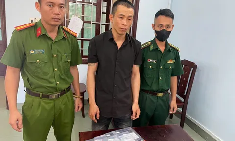 Vội ném ma túy xuống đường để xóa "dấu vết", Nguyễn Hoàng Kỳ vẫn không qua mắt được công an