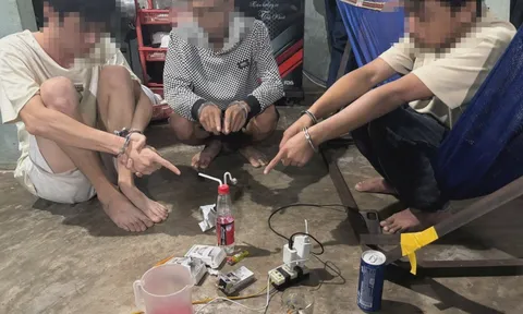 Công an bắt quả tang 4 "con nghiện" đang "đập đá" tại nhà riêng