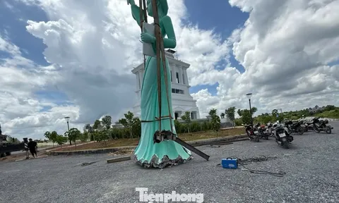 Sau nhiều tranh cãi, bức tượng "Nữ thần Khai phóng" cao hơn 9 m tại Tây Ninh đã được tháo dỡ
