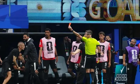 Người đàn ông khốn đốn vì trùng tên với trọng tài World Cup: Bị cả nghìn người tràn vào chỉ trích, có tới 18.000 bình luận công kích chỉ trong 4 giờ
