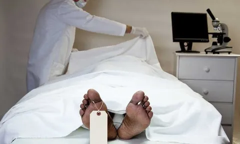 Đưa người đàn ông đi hỏa táng thì "thi thể" bất ngờ cử động, ngồi bật dậy khiến cả đám tang hoảng loạn: Bác sĩ tiết lộ sự thật phía sau