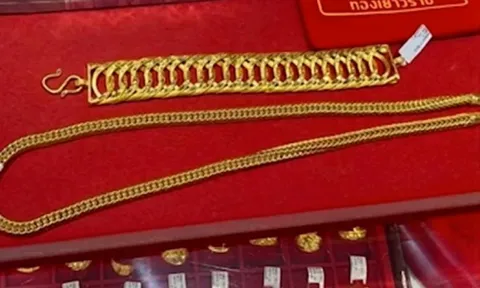 Lén ngoại tình với cô gái quen qua TikTok, người đàn ông cay đắng phát hiện sợi dây chuyền vàng gần 315 triệu đồng đã "không cánh mà bay"