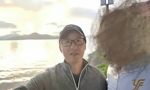 Cha chỉ hỏi đúng một câu sau khi xem bức ảnh này, người đàn ông sững sờ khi biết danh tính của người lạ vừa quen và mối quan hệ không ai ngờ tới
