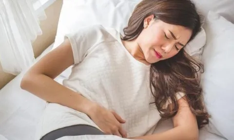 Một dấu hiệu xuất hiện khi soi gương, một biểu hiện lúc đi vệ sinh: Bác sĩ nói đây đều có thể là tiếng "kêu cứu" của gan ai cũng cần chú ý