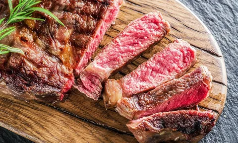 Thường xuyên mệt mỏi, chóng mặt, người đàn ông 60 tuổi đi khám, không ngờ bác sĩ lập tức hỏi: "Chú ăn bao nhiêu thịt bò mỗi ngày vậy?"