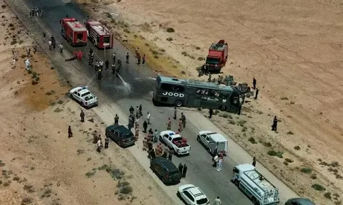 Thảm kịch trên “điểm đen” giao thông tại Syria: 35 người tử vong, trực thăng khẩn cấp tới hiện trường