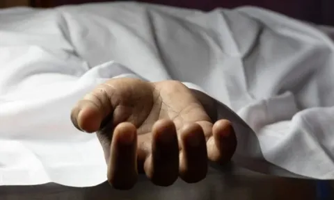 Phát hiện 2 kẻ trộm đột nhập lúc 5 giờ sáng, chủ nhà lao vào giằng co rồi "tá hỏa" trước diễn biến bất ngờ
