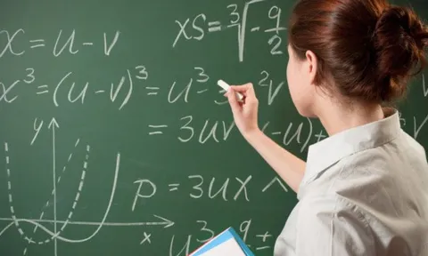 17 năm không đứng lớp vẫn nhận đủ lương, nữ giáo viên tiếp tục làm điều gây tranh cãi