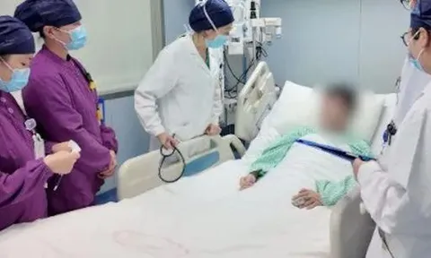 Ăn quá nhiều hải sản sống, người đàn ông cảm thấy sức khỏe “tụt dốc không phanh”, đi khám mới bàng hoàng khi bác sĩ phát hiện nguy cơ thủng ruột