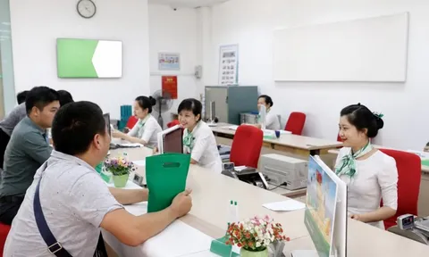Hé lộ mức lương "khủng" của nhân viên ngân hàng nửa đầu 2026: Nhiều nơi thu nhập bình quân tăng thêm hàng chục triệu đồng mỗi tháng, cao nhất gần 60 triệu đồng