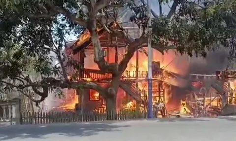 Căn nhà chìm trong biển lửa, 3 người trong một gia đình tử vong thương tâm ở Indonesia