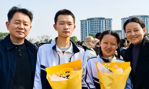 Nữ sinh 15 tuổi gây chú ý khi học vượt 2 lớp, cùng anh trai bước vào kì thi đại học rồi lọt top 100 toàn tỉnh và đỗ trường top 1: Khi được gọi là “thần đồng” lại nói một điều bất ngờ