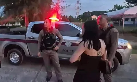 Tài xế tố cô gái trẻ định "quỵt" 5 triệu tiền taxi, cảnh sát đến thì phát hiện bí mật gây sốc bên trong chiếc túi xách