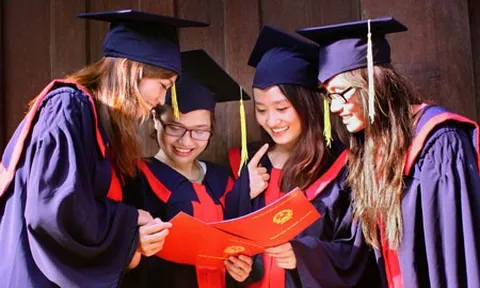 Sinh viên cần đáp ứng những điều kiện gì để được xét và công nhận tốt nghiệp?