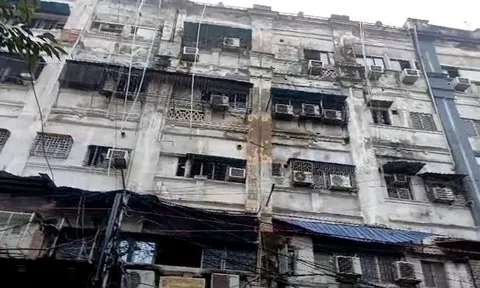 Khách sạn bất ngờ bốc cháy dữ dội lúc rạng sáng, khói phủ kín phòng nghỉ khiến nhiều người không kịp thoát thân: Nghi vấn nguyên nhân nằm ở máy điều hoà