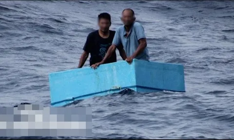 Mất tích giữa biển 5 ngày, hai ngư dân được phát hiện trong tình trạng khó tin, cách bờ hơn 240km