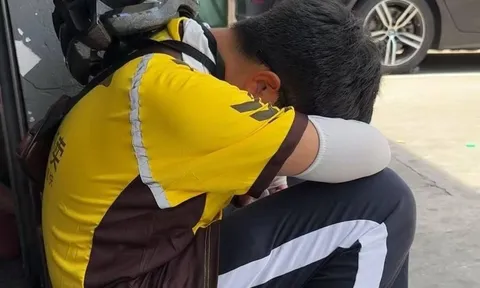 Con trai nói “Học không giỏi thì đi giao đồ ăn”, người bố cho thử và kết quả sau 20 ngày bất ngờ