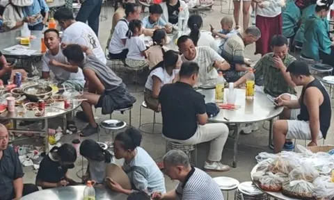 “Tiền bạc có thể kiếm lại, mất con thì không gì bù đắp nổi”: Gia đình mở 350 bàn tiệc sau cuộc tìm kiếm con trai tự kỷ kéo dài 80 giờ