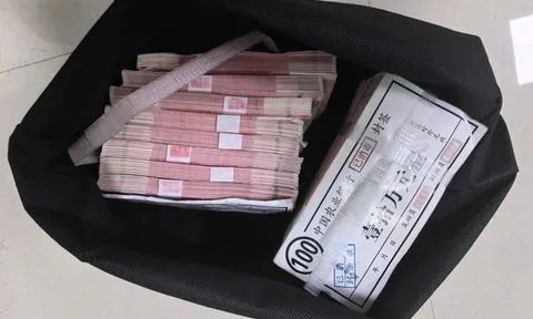 Tin bạn thân, người đàn ông chuyển hộ 718 triệu đồng rồi cầm về... 718 triệu đồng tiền giả