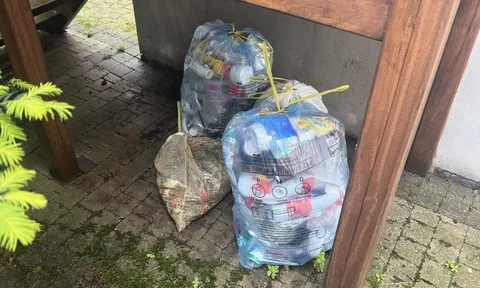 Người đàn ông dọn nhà rồi vứt luôn 20 thỏi vàng trị giá 3,6 tỷ đồng vào sọt rác, cảnh sát phải kiểm tra camera để tìm